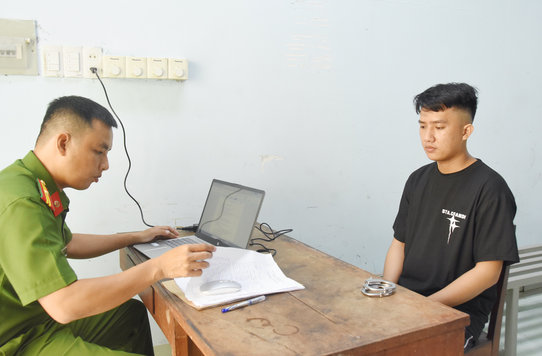 Bản sao Đối tượng Nguyễn Trung Tín tại cơ quan Công an.jpg