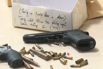 Cảnh sát ném lựu đạn khói, dùng flycam vây bắt nhóm buôn ma túy nổ súng ở Hà Nội