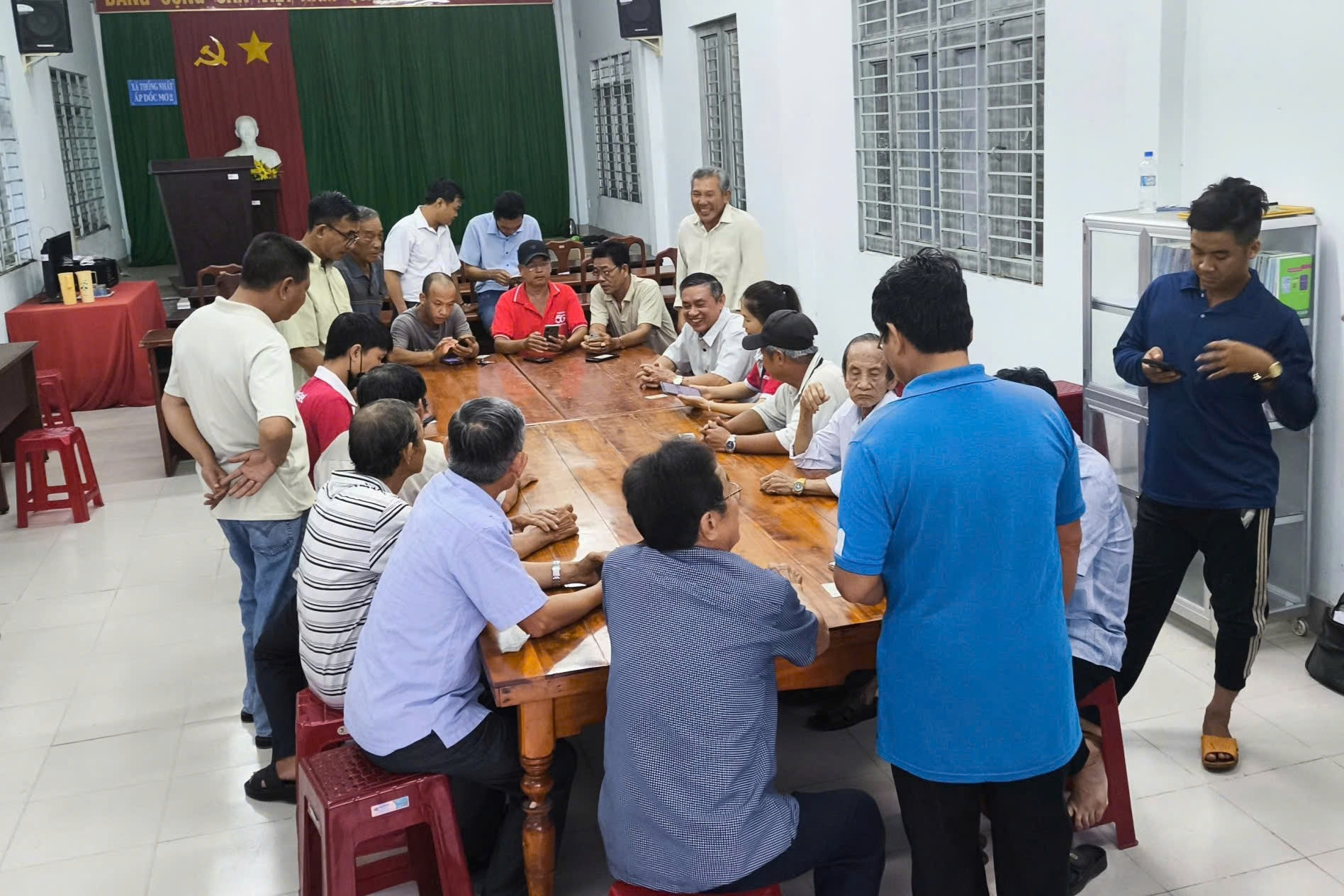 Đồng Nai: ‘Đi từng ngõ, gõ từng nhà’ cài đặt chữ ký số cho người dân