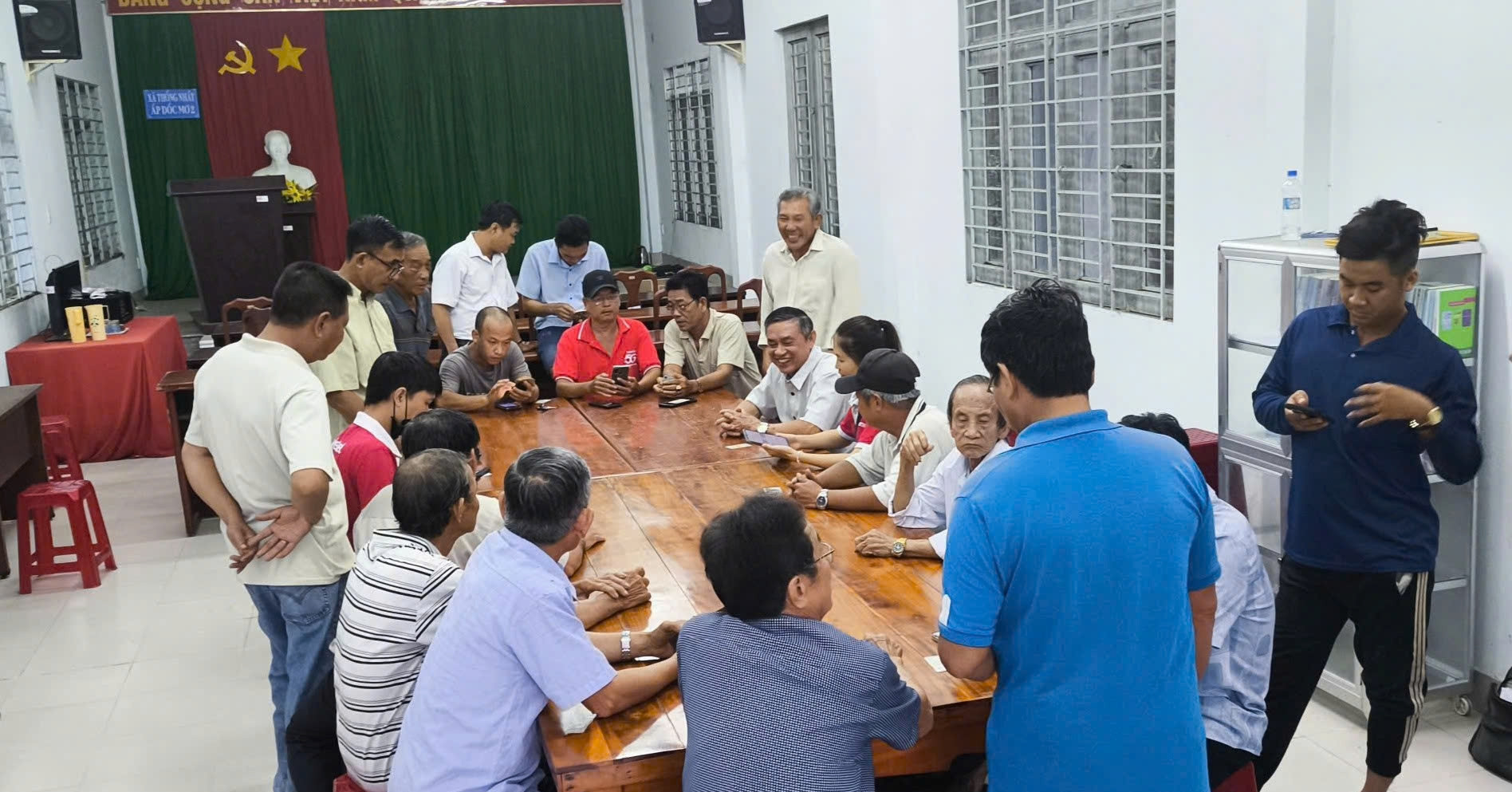 Đồng Nai: ‘Đi từng ngõ, gõ từng nhà’ cài đặt chữ ký số cho người dân