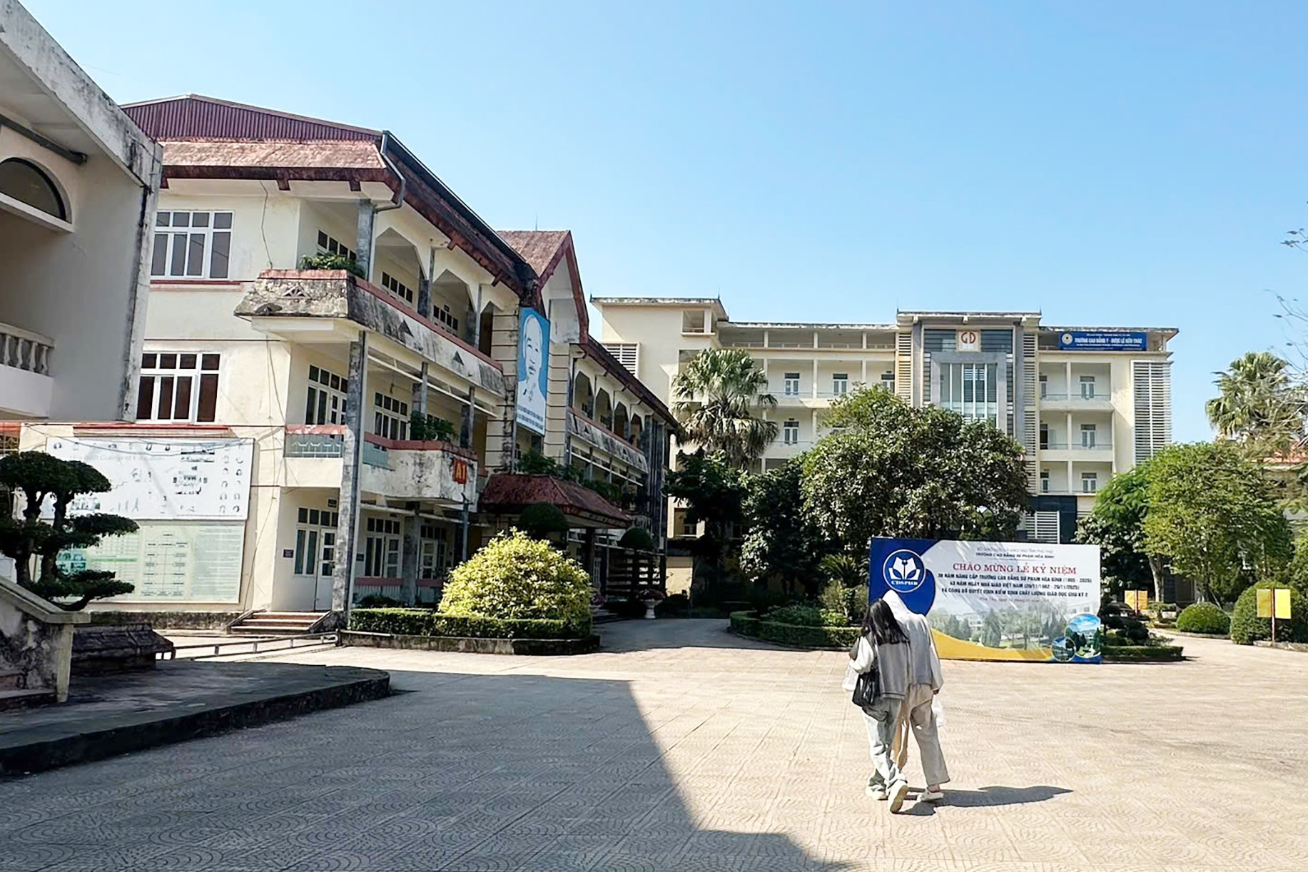 Hơn 600 sinh viên sư phạm bị 'treo' tiền hỗ trợ suốt 4 năm