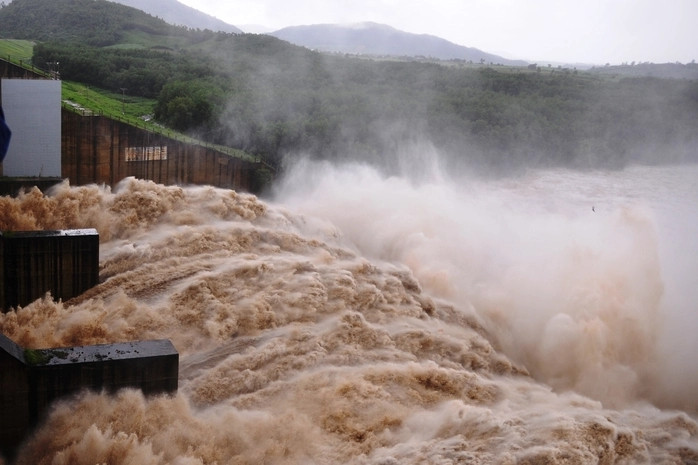Lũ lụt lịch sử ở miền Trung: 'Không thể chỉ đổ lỗi hết cho thủy điện'