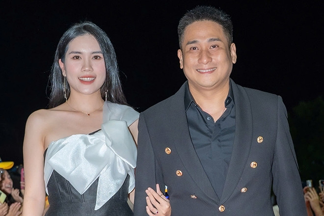 Minh Tiệp tình tứ bên vợ trẻ, Trấn Thành 'gây sốt' thảm đỏ LHP Việt Nam 2025