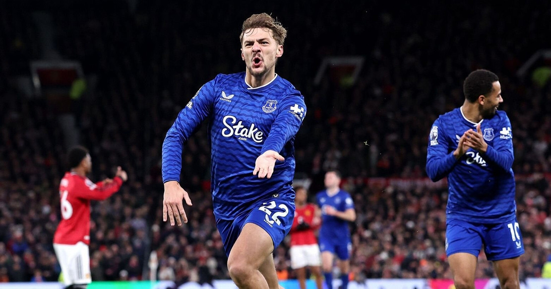 MU thua sốc Everton dù chơi hơn người từ sớm