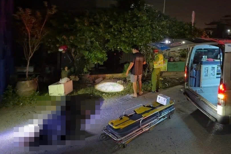 Người đàn ông bị đâm tử vong trước cổng làng, công an thu giữ 2 con dao