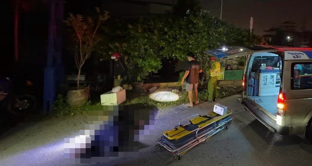 Người đàn ông bị đâm tử vong trước cổng làng, công an thu giữ 2 con dao