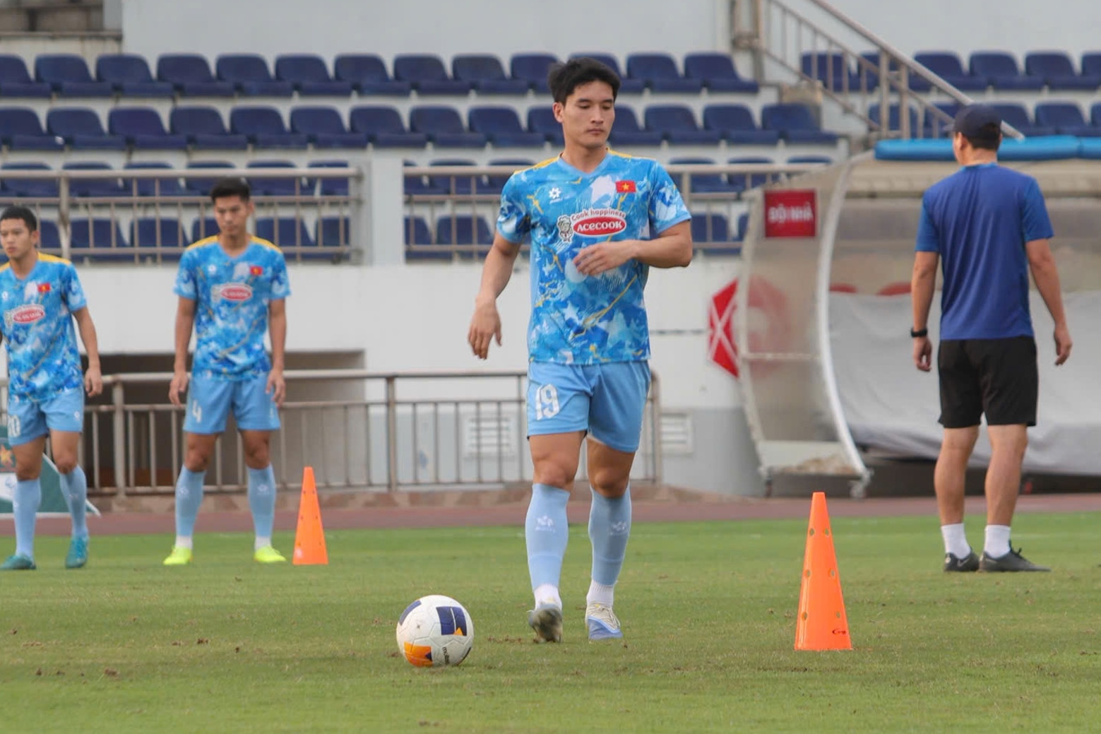 U22 Việt Nam: Phi Hoàng tập riêng, quân số vẫn chưa đủ