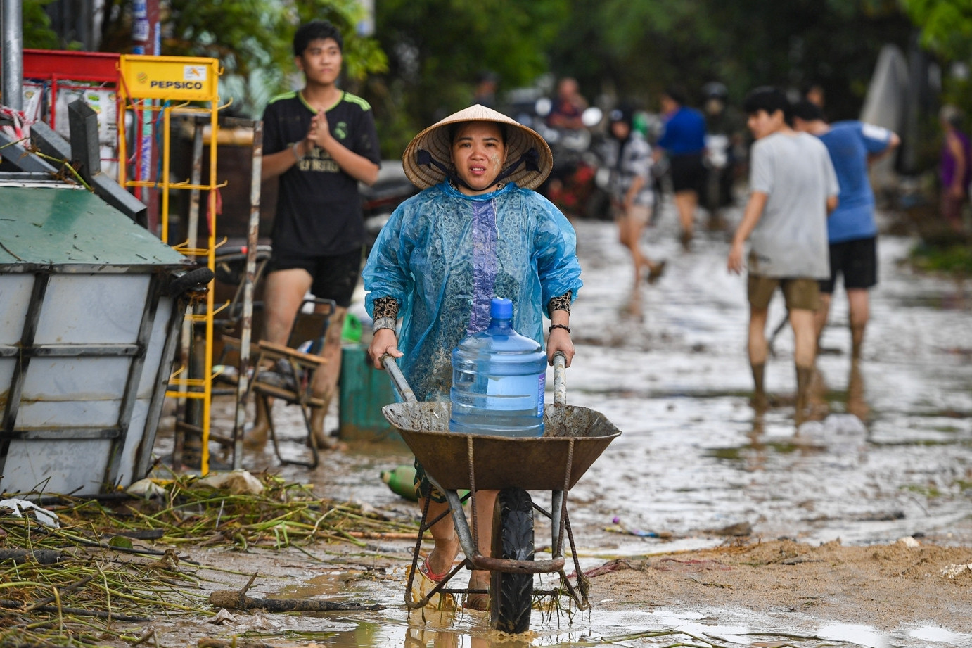 Việc người vùng lũ nên làm để tránh loại vi khuẩn nguy hiểm xâm nhập