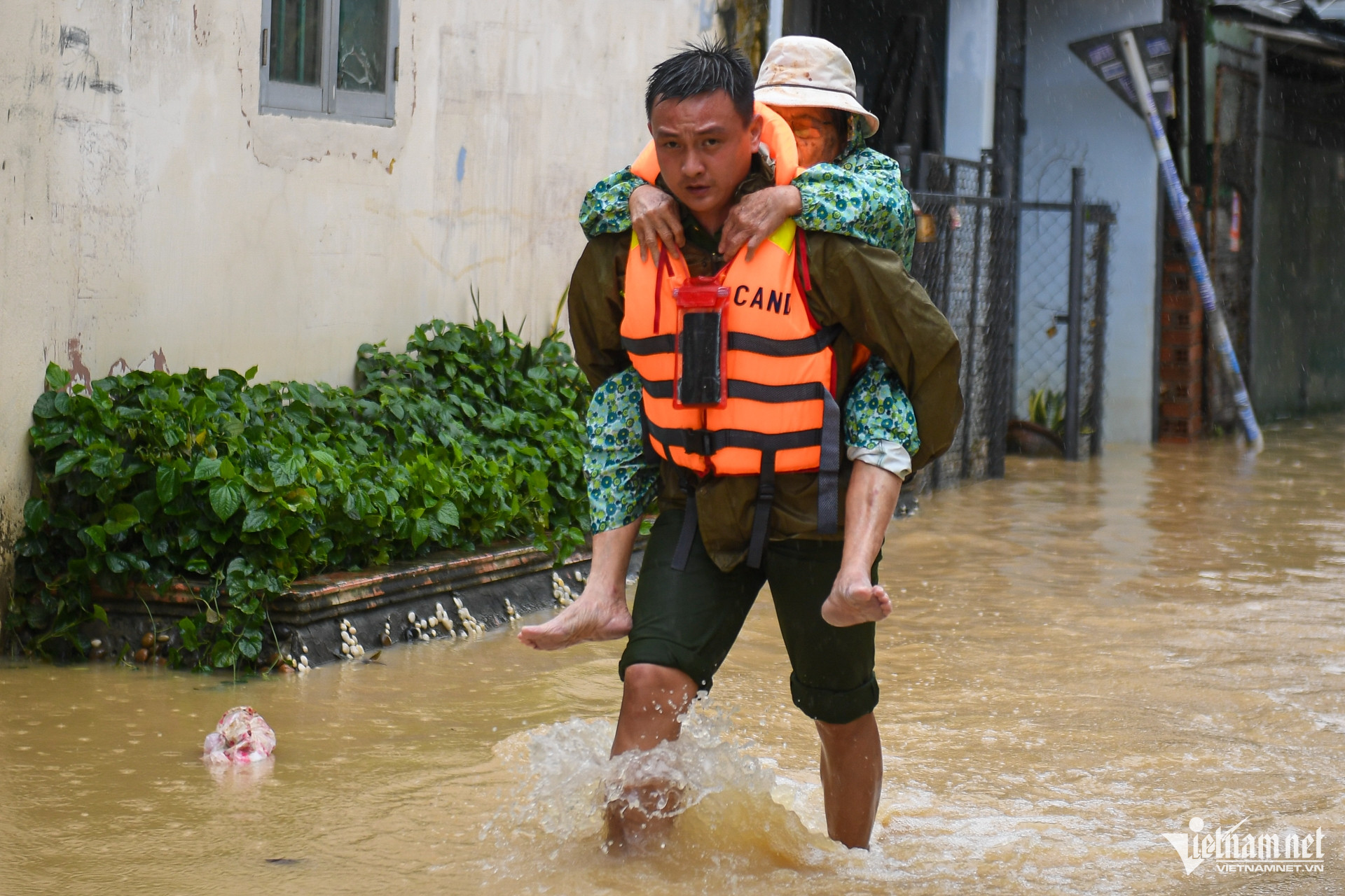 W-ngập lụt khánh hoà nguyễn huế 6.jpg
