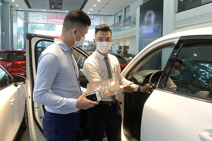 Xe giảm giá mạnh, chốt mua cuối năm hay chờ sang năm mới để không ‘thiệt đời’?