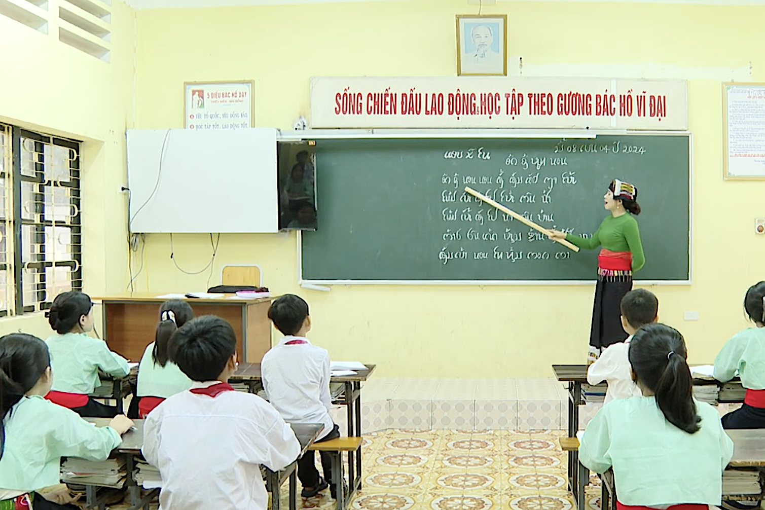 Xóa mù chữ cho trẻ em vùng DTTS: Những bước tiến vững chắc