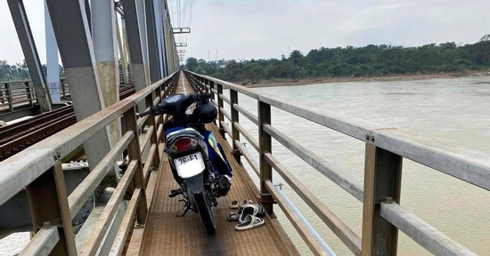 Bản tin cuối ngày 26/11: Ôm con nhảy xuống sông: Người bố tự tử nhưng bất thành