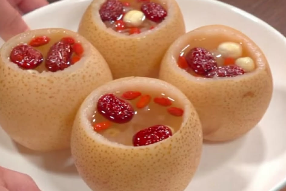 Bất ngờ với công dụng của quả lê hấp chín