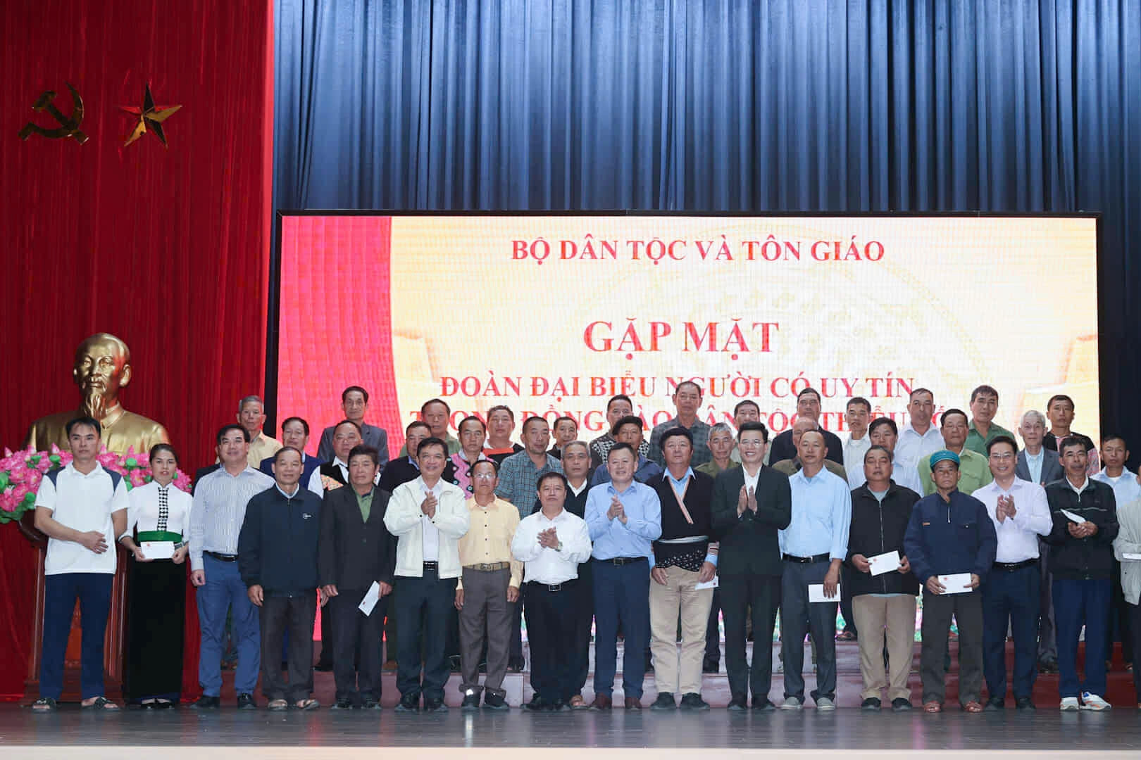 Bộ Dân tộc và Tôn giáo gặp mặt người có uy tín trong đồng bào DTTS tỉnh Sơn La