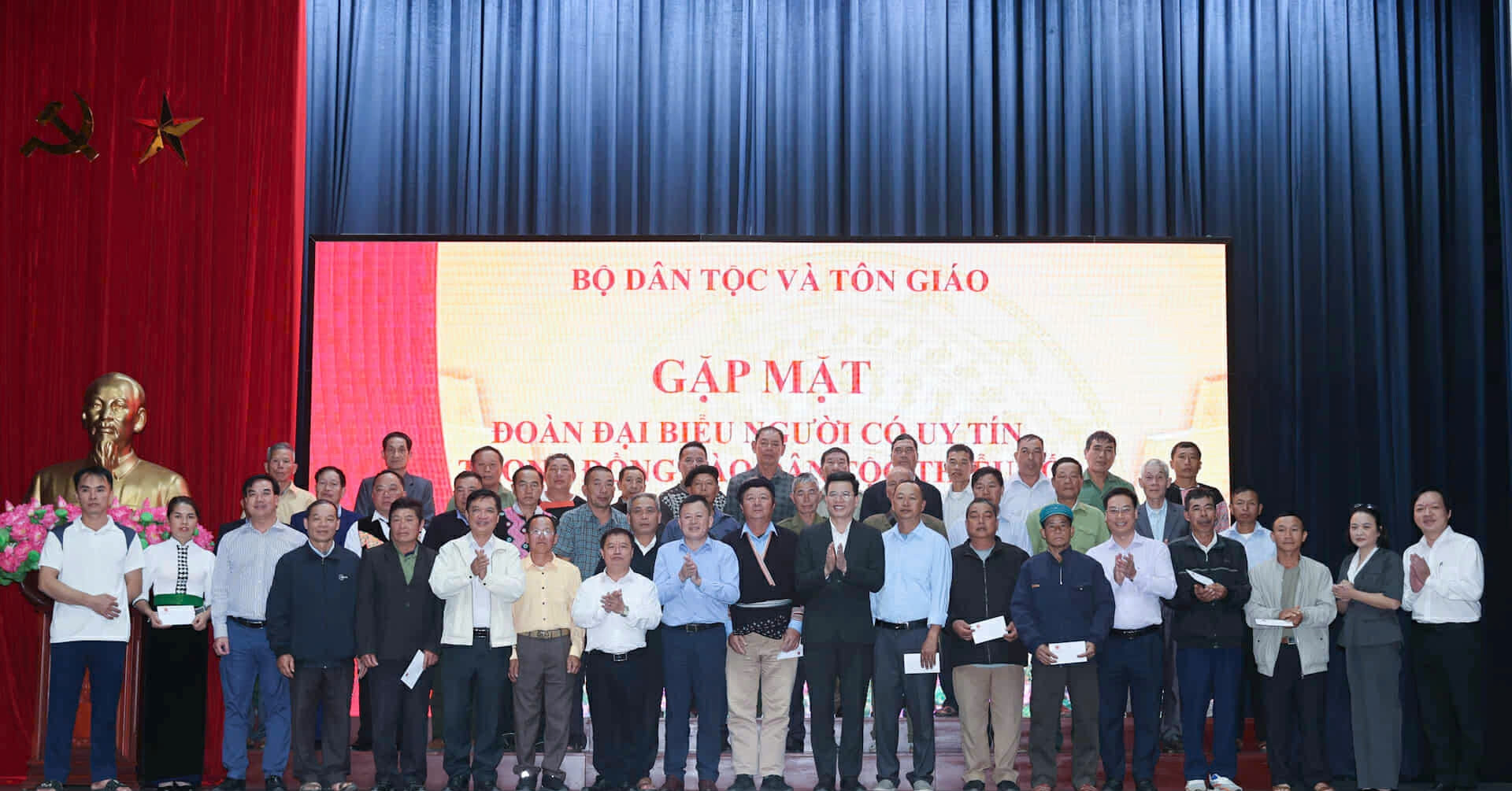 Bộ Dân tộc và Tôn giáo gặp mặt người có uy tín trong đồng bào DTTS tỉnh Sơn La