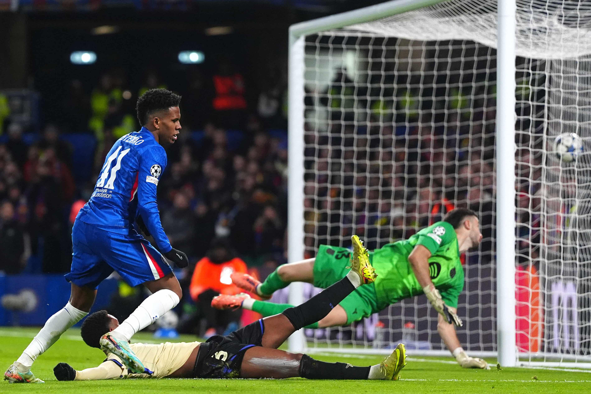 Estevao Chelsea Barca.jpg