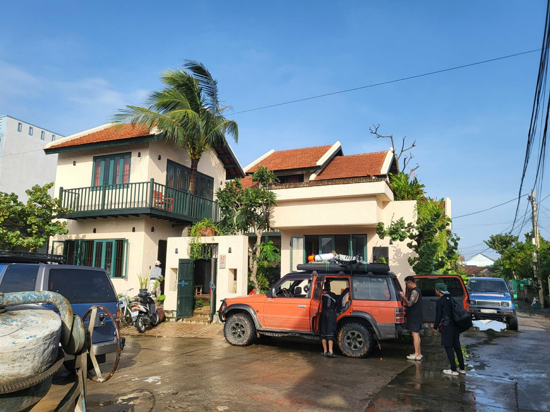https://static-images.vnncdn.net/vps_images_publish/000001/000003/2025/11/26/lang-lo-homestay-mien-phi-990.jpg