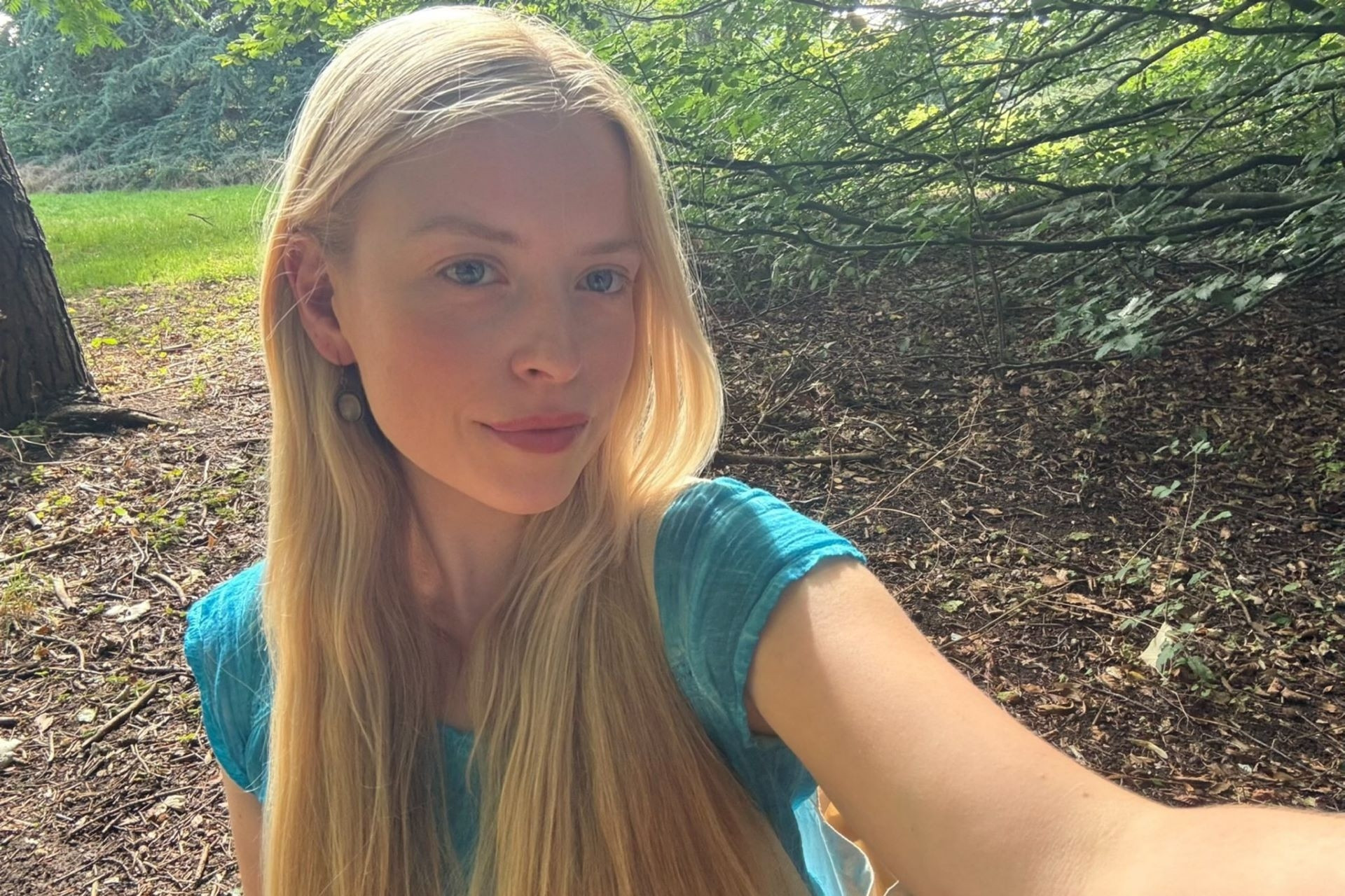 Nữ tiến sĩ xinh đẹp 27 tuổi đăng ảnh nhận bằng, bất ngờ nhận bình luận khiếm nhã