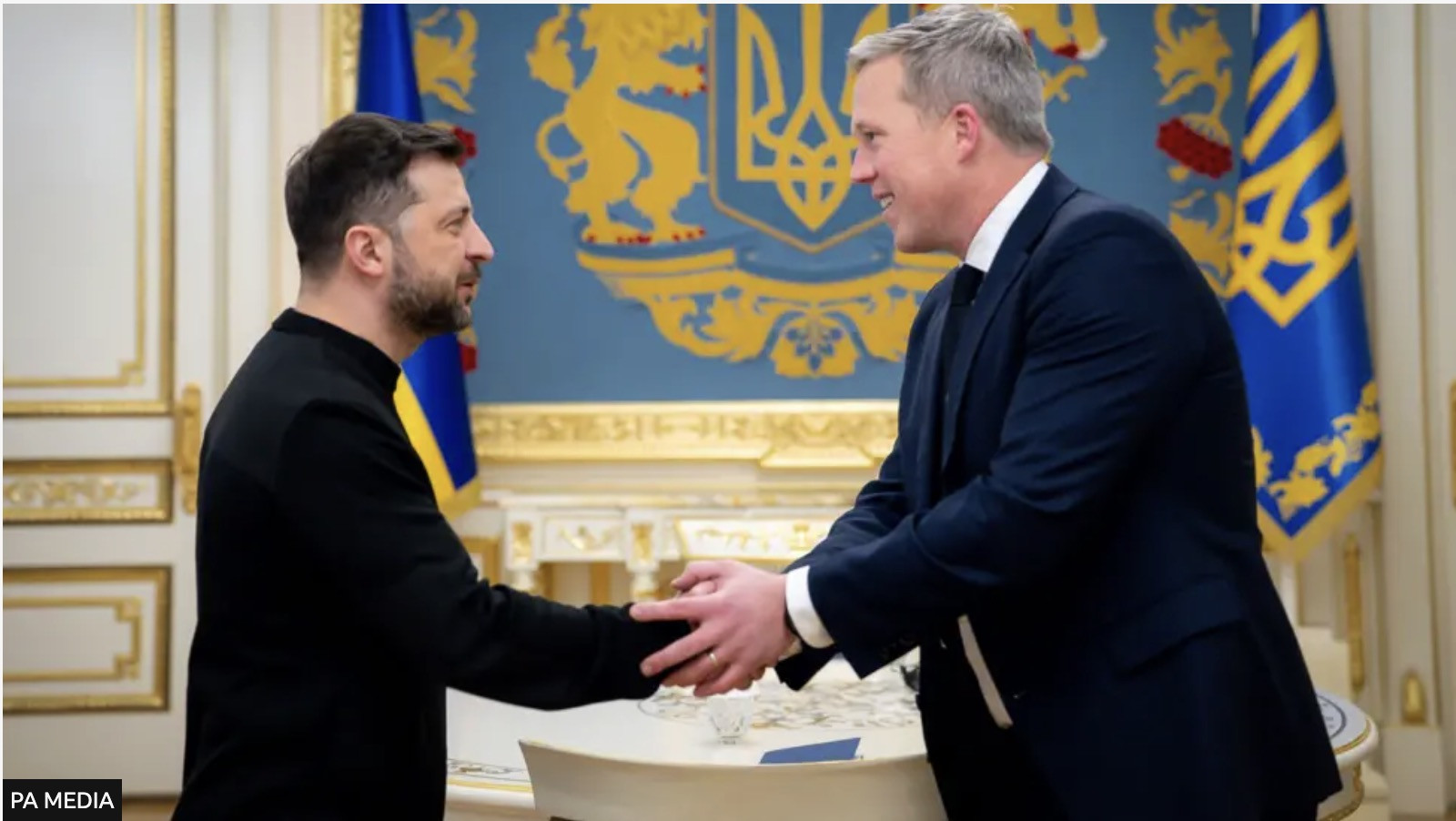 Tổng thống Ukraine và Bộ trưởng Lục quân Mỹ. Ảnh: PA Media.