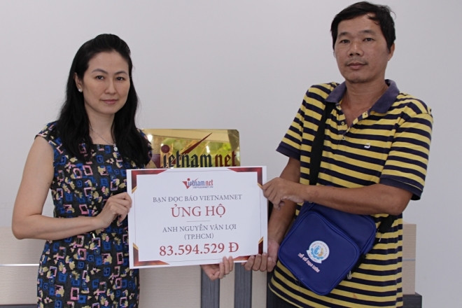 Trao hơn 80 triệu đồng đến gia đình anh bán vé số nuôi 4 người bệnh ở TPHCM