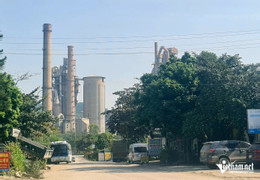 W-a1Người dân bất an vì công ty xi măng.jpg