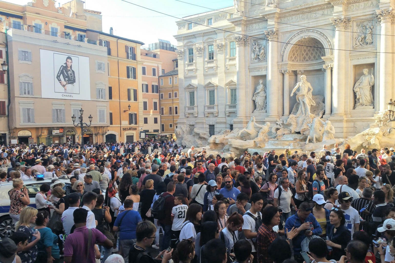 4 bí kíp giúp bạn tránh bị móc túi ở các điểm du lịch đông khách