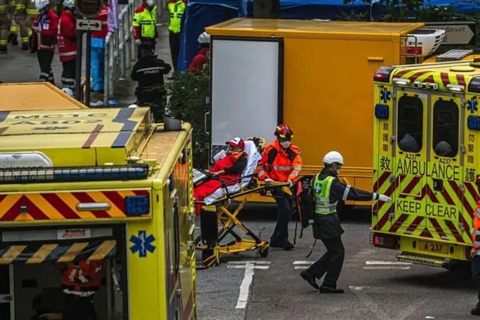 65 người tử vong, tìm thấy người sống sót sau hơn 1 ngày cháy chung cư Hong Kong