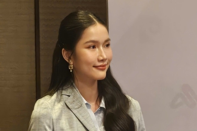 Á hậu Phương Anh đỗ học bổng tiến sĩ gần 3 tỷ đồng, chồng chiều hết mực