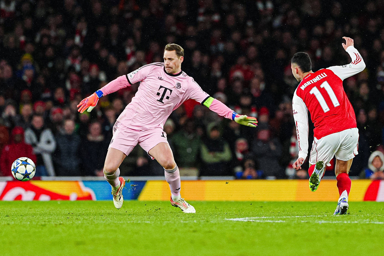 Arsenal hạ Bayern: Vẻ đẹp Pháo thủ và món quà Neuer