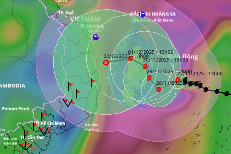 Bão số 15 Koto vẫn giật cấp 15, bắt đầu chu trình đi chậm và đảo hướng bất thường
