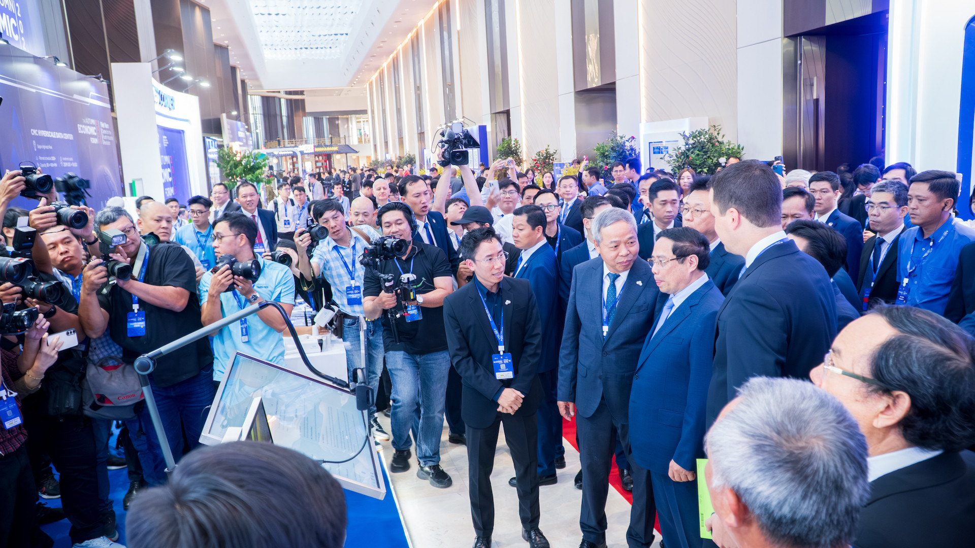 cmc ảnh 2 thay.jpg