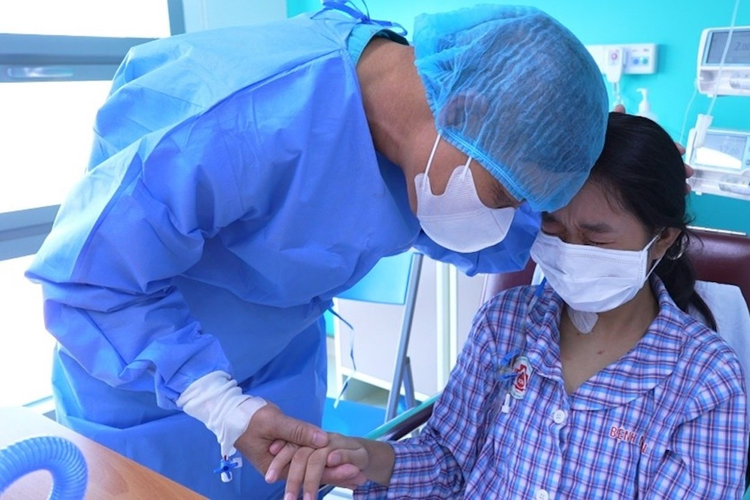 Cô gái 17 năm chống chọi với mệt mỏi, vàng da được ghép gan khác nhóm máu