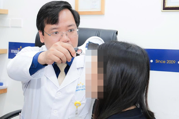 Cô gái cầu cứu bác sĩ sau khi dùng món quà được bạn trai tặng