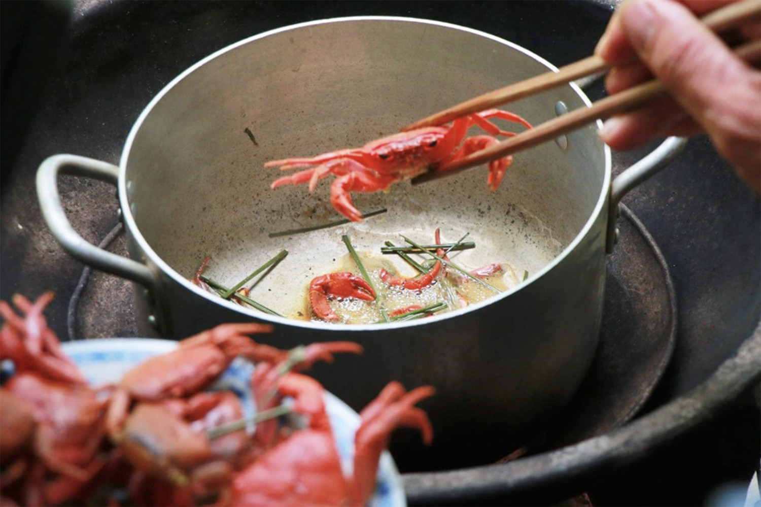 cua núi cấm 2.jpg