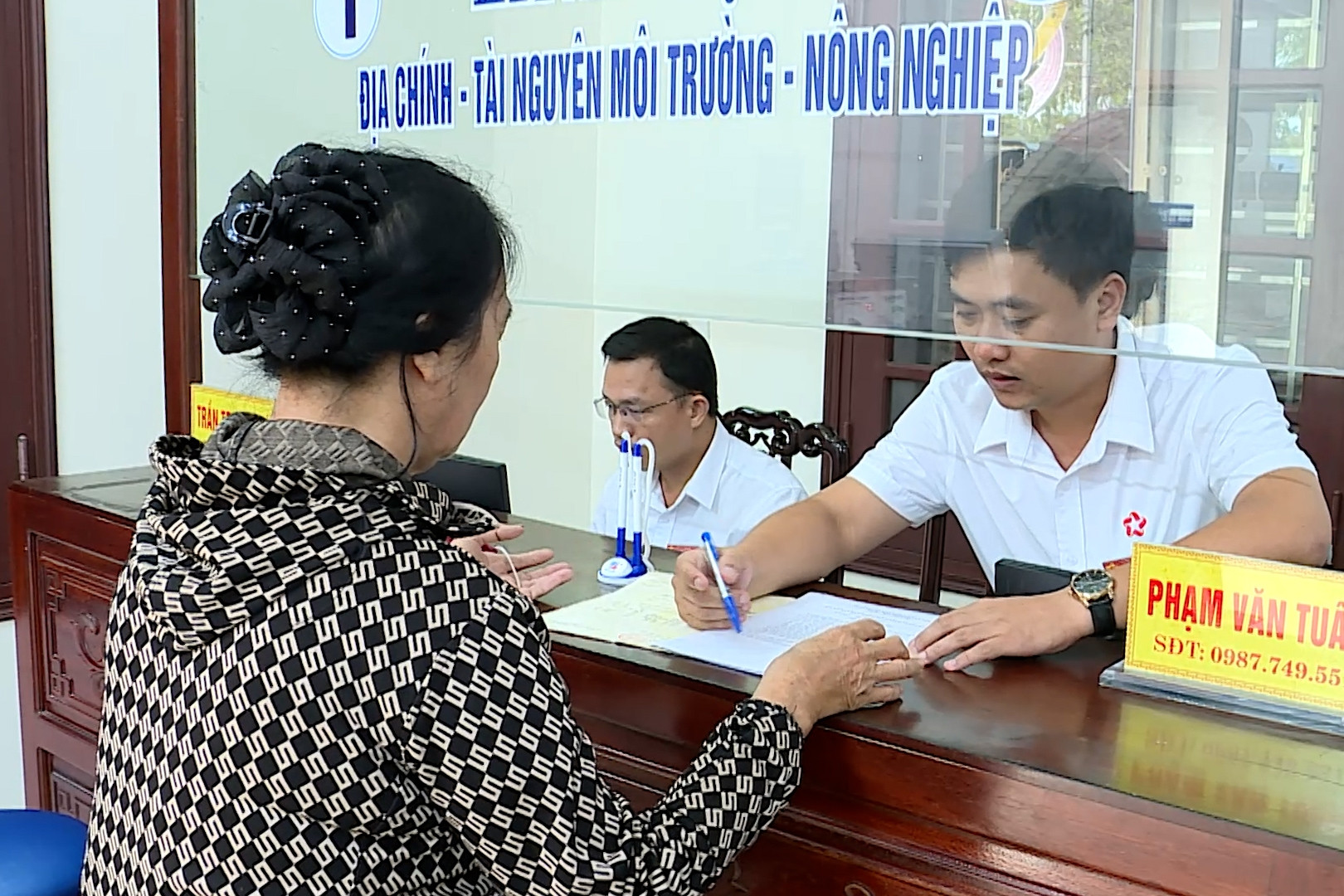 Đẩy mạnh cải cách thủ tục hành chính, hướng tới chính quyền điện tử