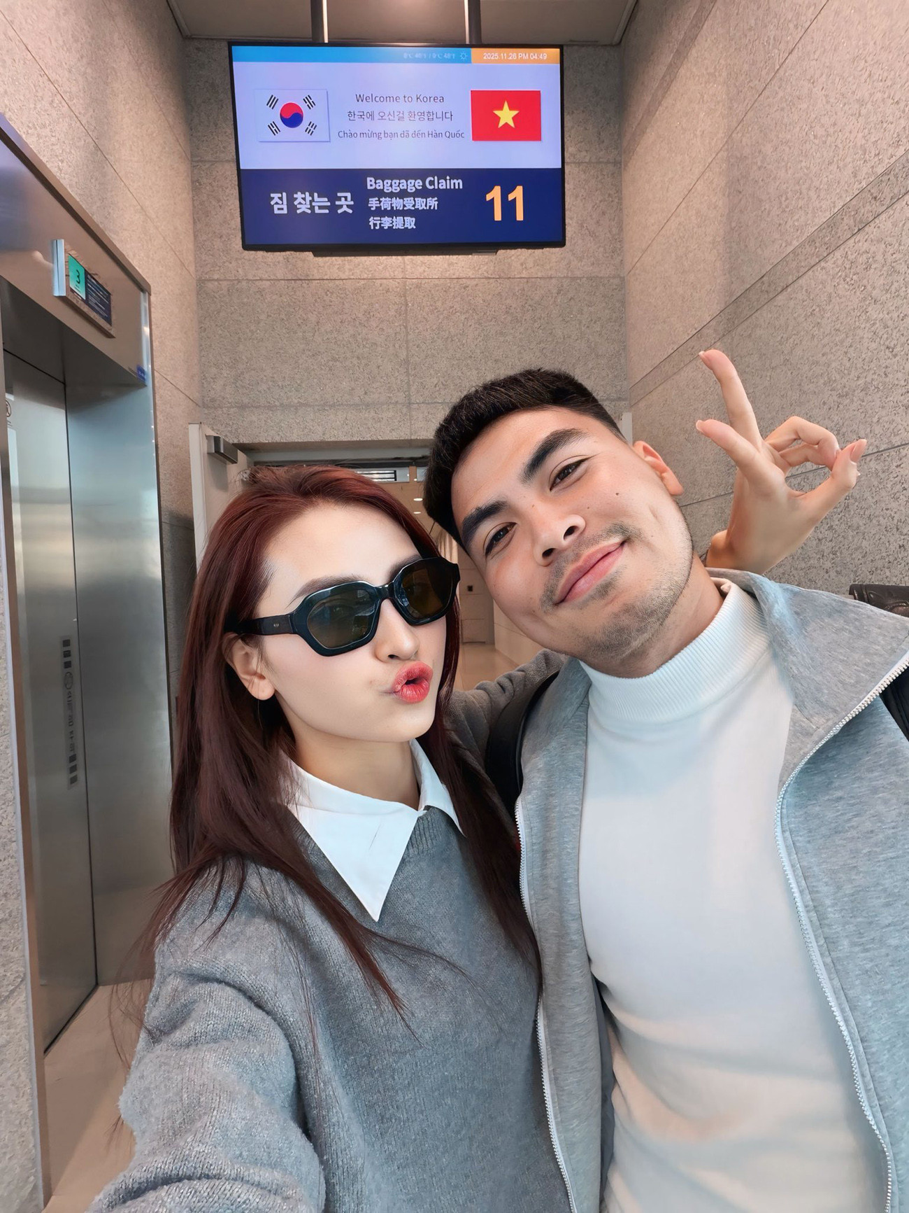 Đức Huy cầu hôn MC Mù Tạt ở Hàn Quốc duc huy huyen trang 2.jpg