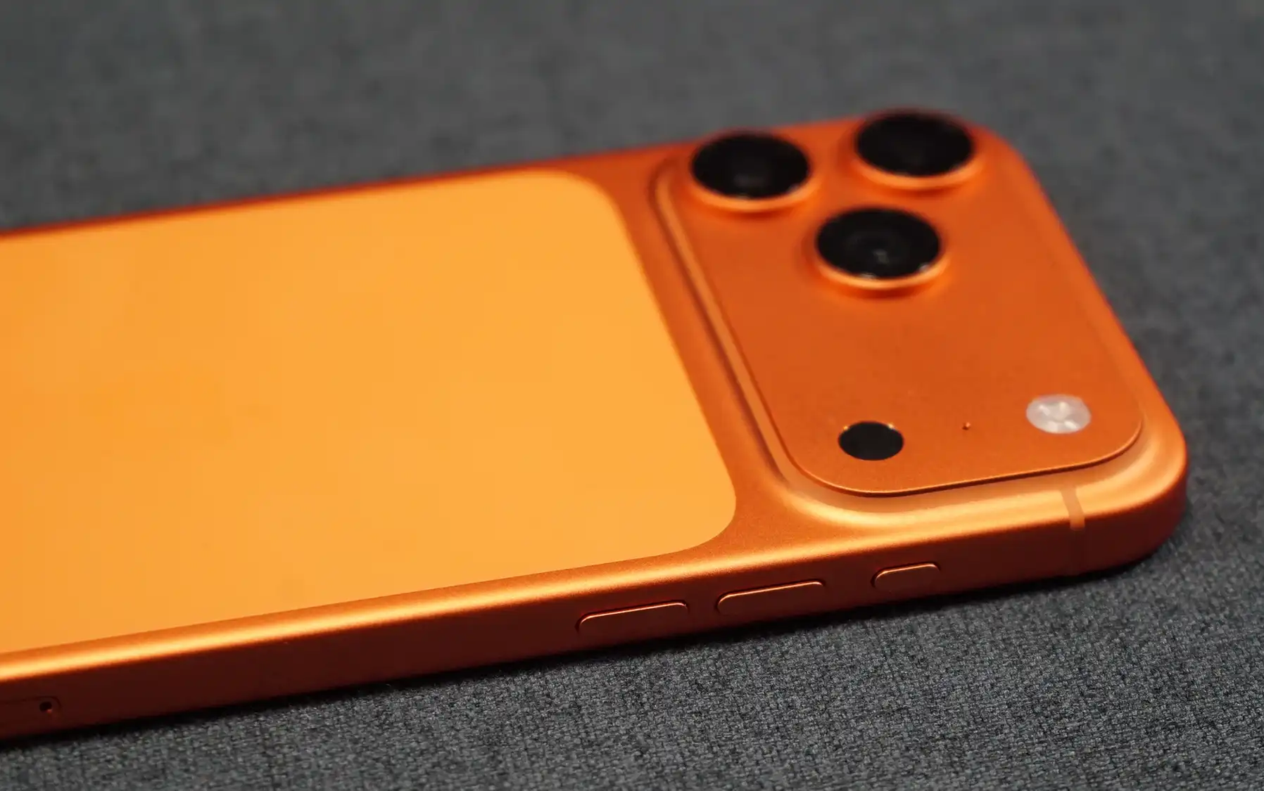 iPhone 17 Pro Max  2.png