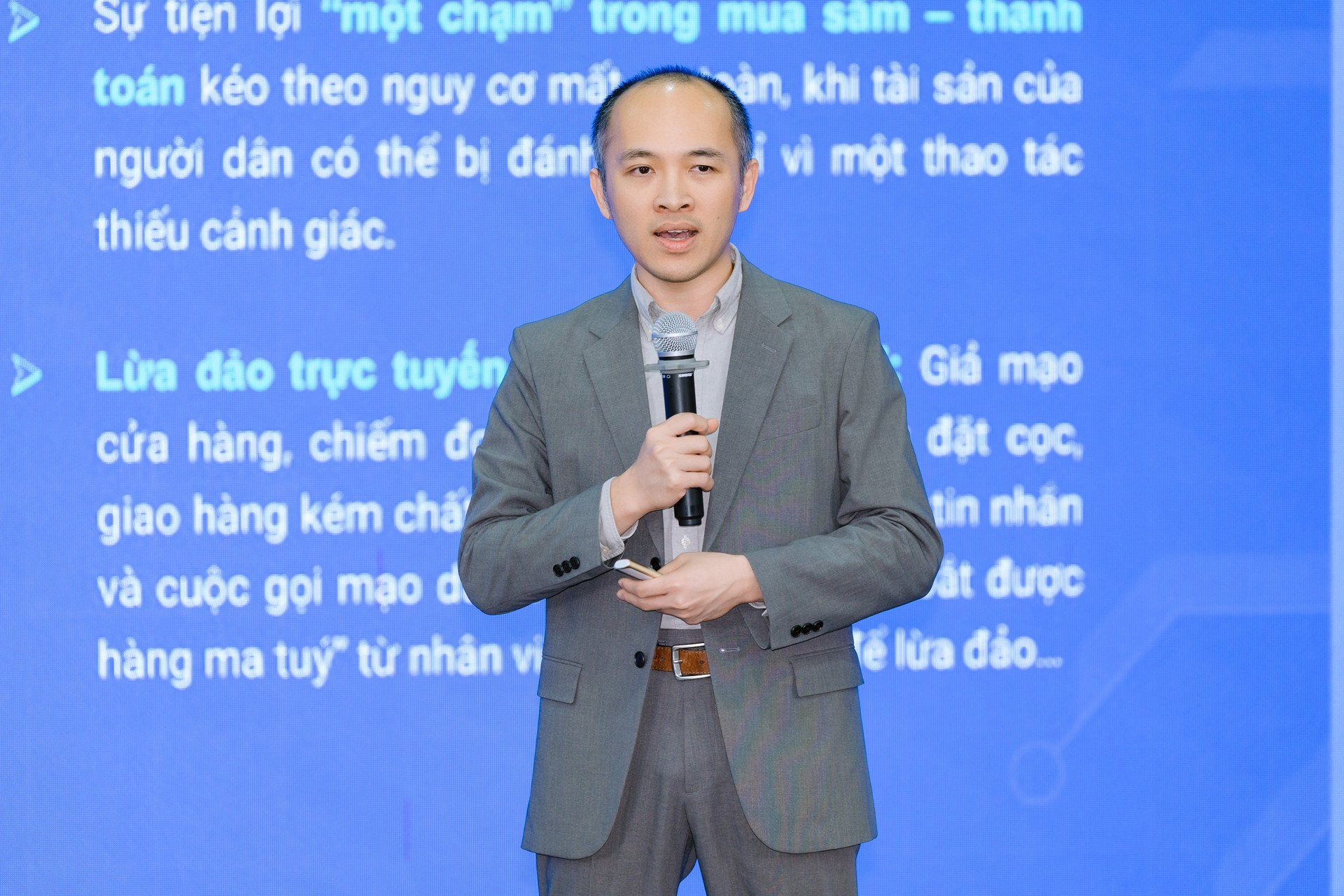 “Khiên 3 lớp” giúp người tiêu dùng mua sắm trực tuyến an toàn dịp cuối năm