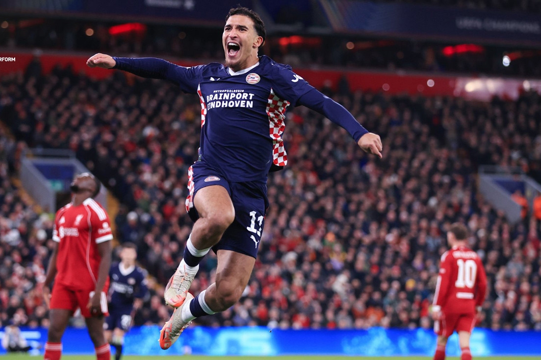 Liverpool thua bẽ bàng PSV ngay trên sân nhà