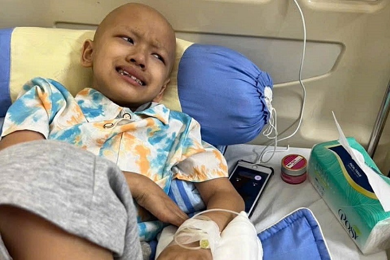 Mắc ung thư xương, cậu bé 9 tuổi ở Phú Thọ khẩn cầu &apos;đừng cắt chân con&apos;
