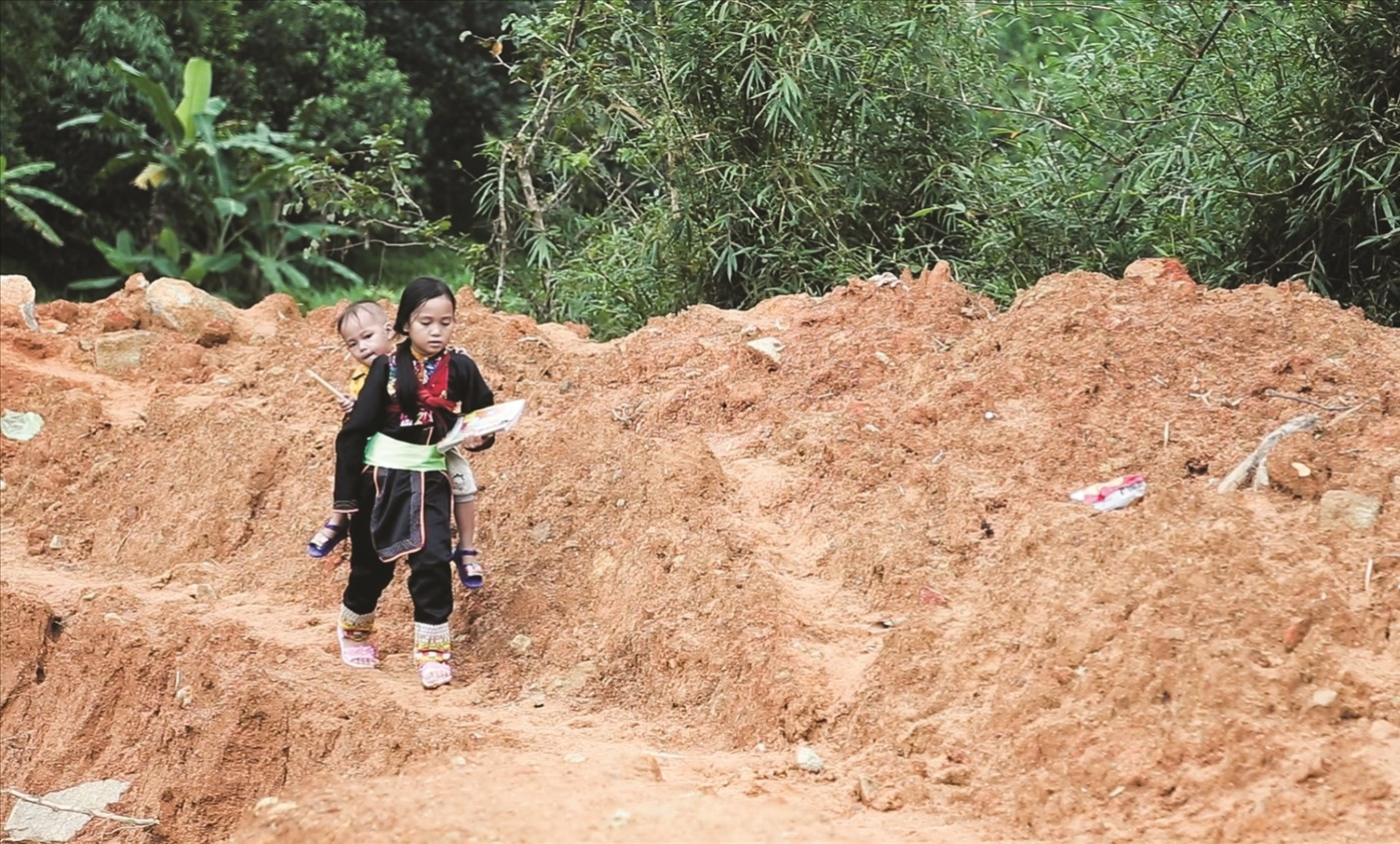 Sỹ Hào ảnh 2.jpg