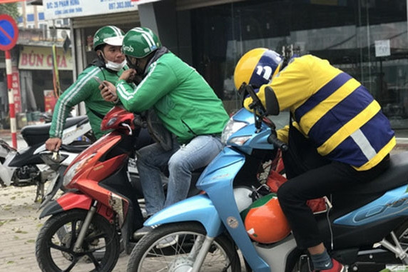 Cần lộ trình bài bản khi cấm xe xăng trong vành đai 1