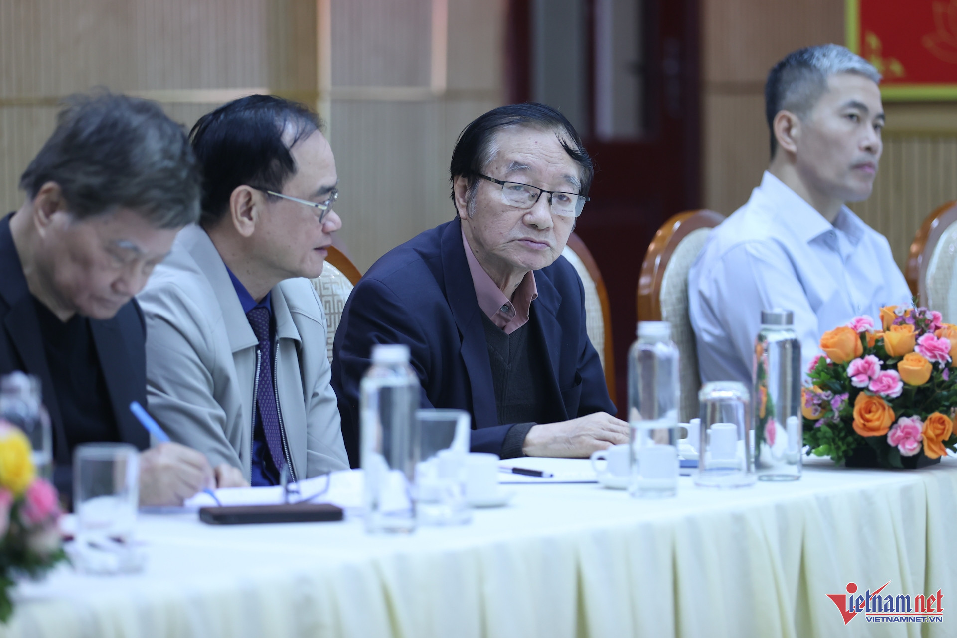 W-Các chuyên gia, nhà koa học dự hội nghị..jpg