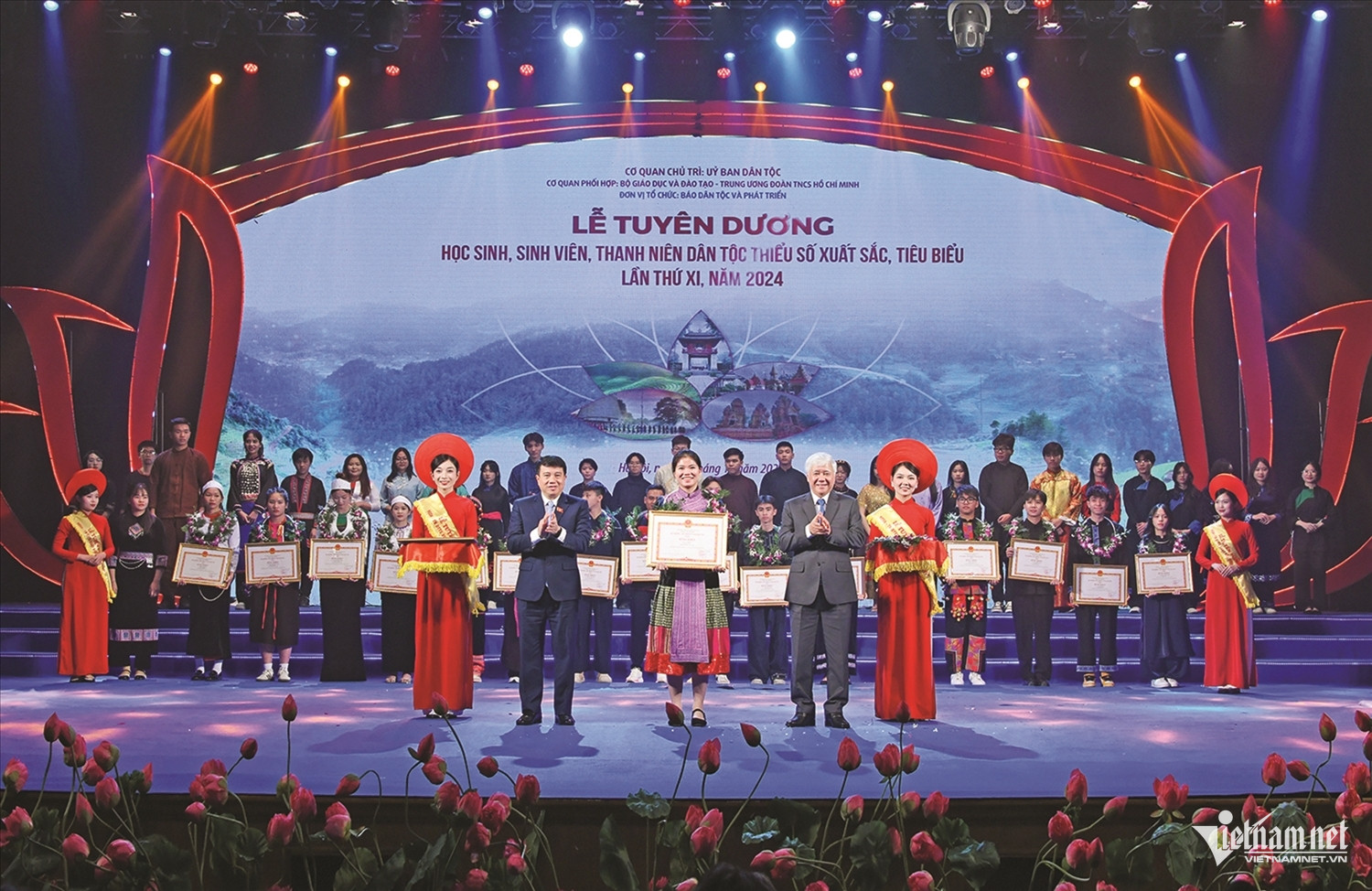 W-Sỹ Hào ảnh 1.jpg