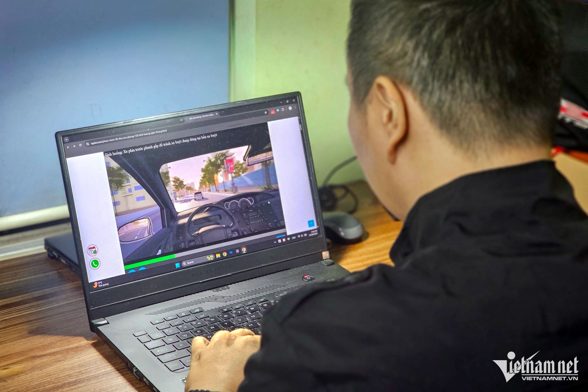 W-thi mo phong lai xe.jpg