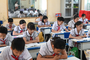 Bộ Chính trị: Hoàn thành sắp xếp các trường học, trạm y tế cấp xã trước 31/12