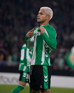 https://static-images.vnncdn.net/vps_images_publish/000001/000003/2025/11/28/antony-betis-1-66.jpg