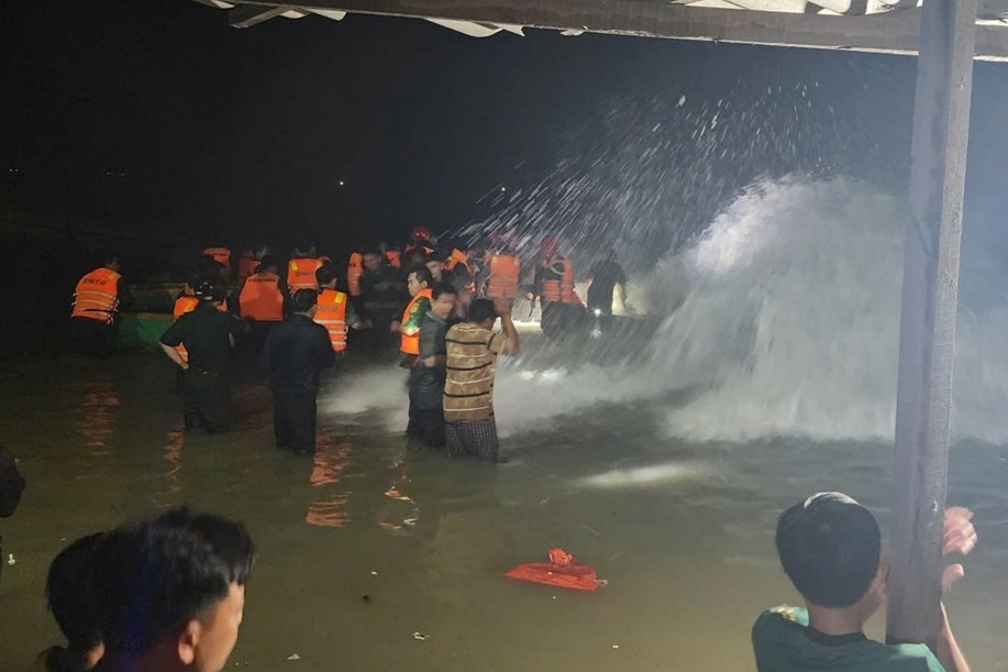 Bão Koto gây sóng lớn: Lâm Đồng lệnh cấm biển, khẩn cấp tìm người mất tích