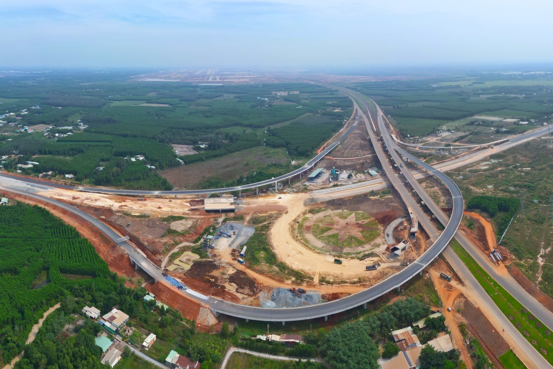 Đường nghìn tỷ nối sân bay Long Thành lộ diện mạo mới, sẵn sàng về đích