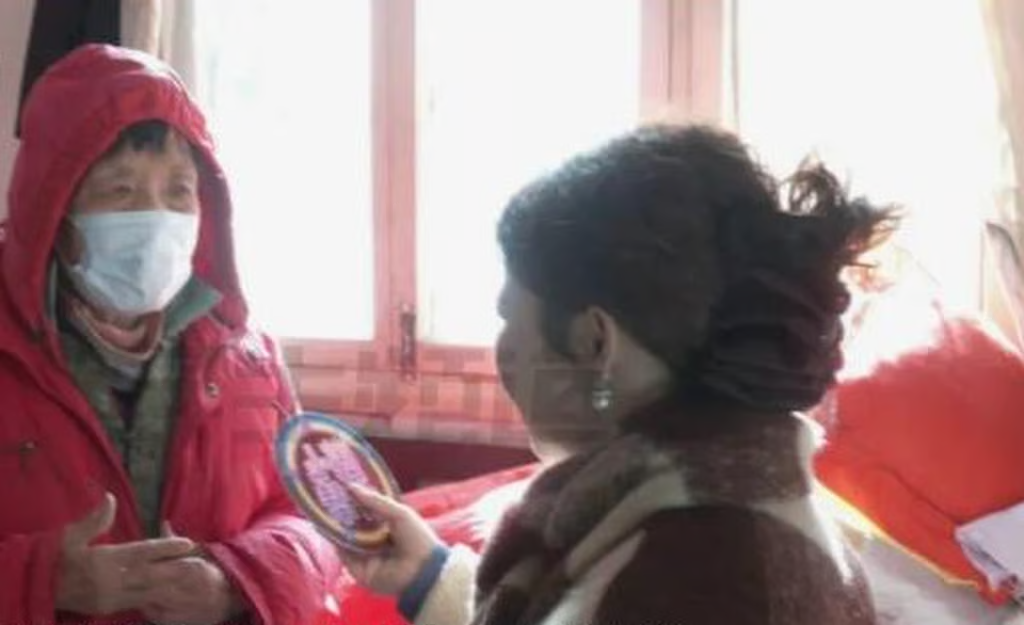 cụ bà tìm con nuôi trên mạng